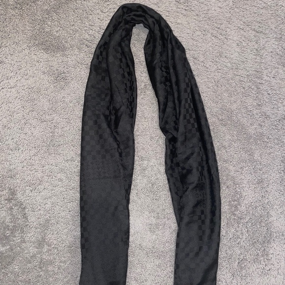 LOUIS VUITTON Black Cashmere Silk Damier LV Monogram Scarf - Picture 11 of 12